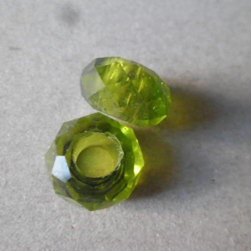 X 2 perles en verre couleur verte à facettes 14 x 8 mm 