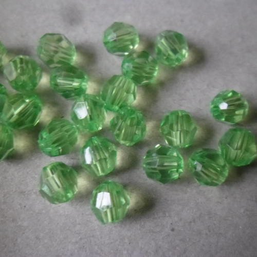 X 25 perles bicone couleur vert transparent acrylique 6 x 6 mm 