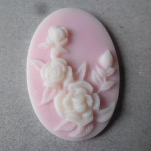 X 1 camée/cabochon ovale résine rose motif fleur écru  39 x 26 mm