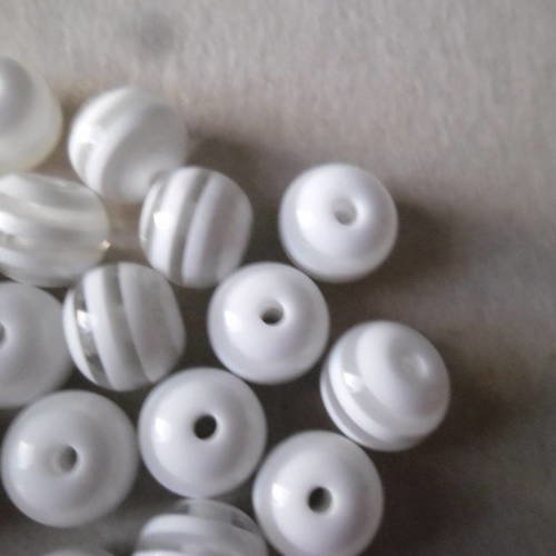 X 10 perles spacer ronde blanche motif rayure en résine 10 mm 