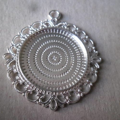 X 1 pendentif support camée/cabochon rond filigrane à motif argenté 4,4 x 4 cm