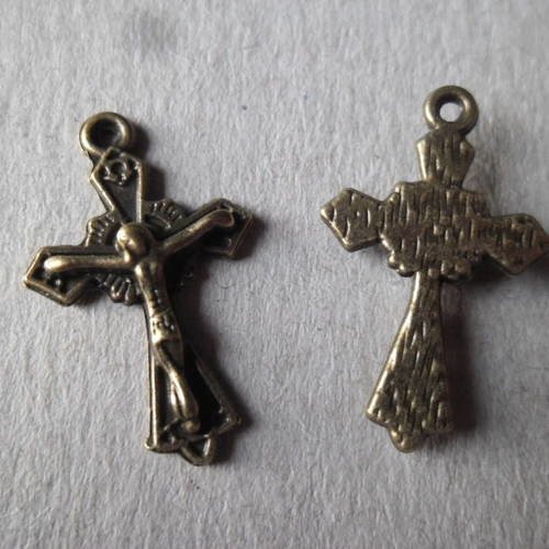 X 5 pendentifs/breloque croix motif jésus couleur bronze 23 x 15 mm 