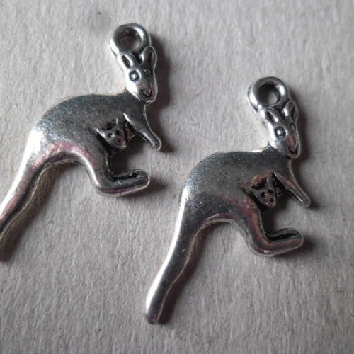 X 3 pendentifs/breloque en forme de kangourou+bébé argenté 27 x 12 mm 