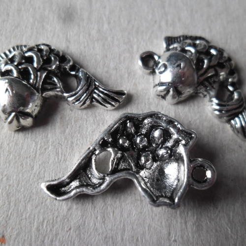 X 4 pendentifs/breloque en forme de poisson argenté 20 x 12 mm 
