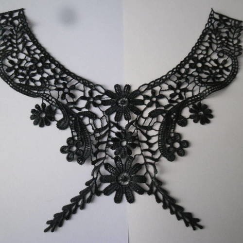 X 1 magnifique applique guipure col dentelle floral noir polyester à coudre 26 x 24,5 cm  n°11 