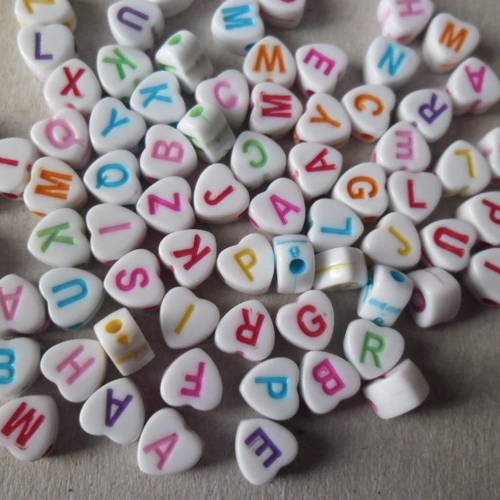 X 100 mixte perles forme coeur lettres/alphabet a-z multicolore 7 x 7 mm 
