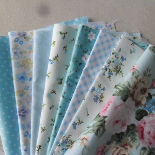 X 8 coupons de tissu assortis coton patchwork ton bleu à motif  20 x 25 cm