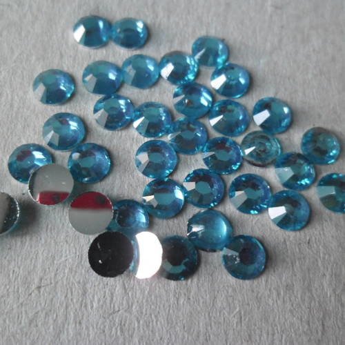X 100 demi-perles strass cristal bleu paon facettes à coller 5 mm 