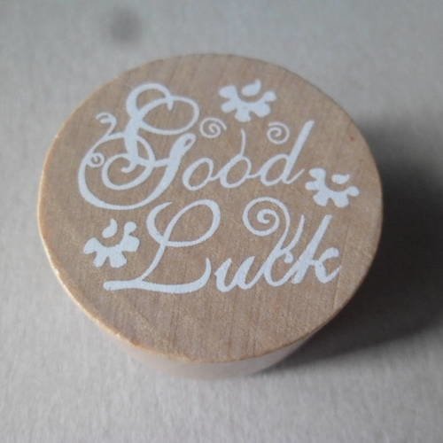 X 1 tampon en bois forme rond "good luck"motif fleur 4 cm 