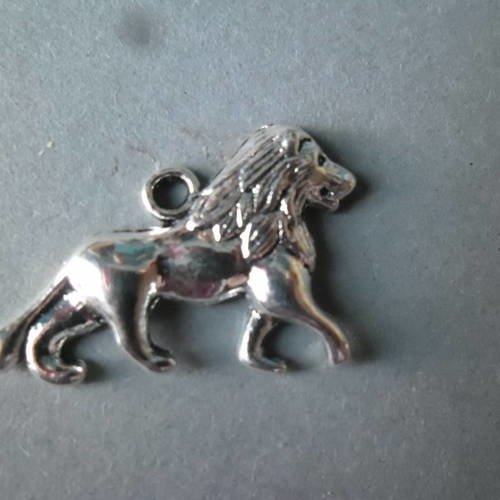 X 2 pendentifs/breloque forme lion argenté 26 x 17 mm 