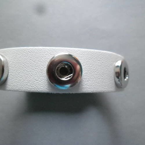 X 1 bracelet enfant cuir/métal blanc pour 3 boutons pression mini réglable en 2 mesures 20 cm 