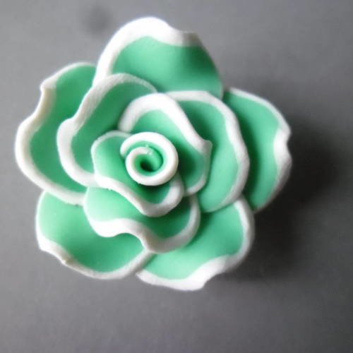 X 1 grosse perle fleur motif rose couleur vert/blanc pâte polymère 30 x 18 mm 