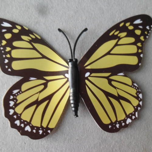 X 1 magnifique embellissement forme papillon ton jaune/marron motif coeur blanc à coller 10 x 7 cm 