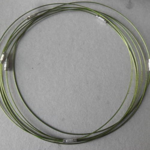 X 1 collier fil d'acier ciselé vert fermoir à vis argenté 47 cm