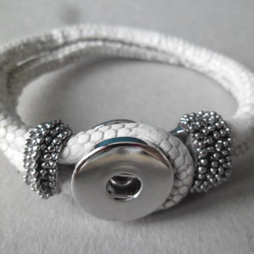 X 1 bracelet  cuir blanc pu pour bouton pression diy 21 cm 