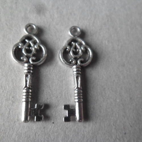 X 4 pendentifs breloque charm clé/clef argenté 29 x 10 mm 