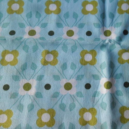 X 1 coupon de tissu patchwork récréatys coton fond bleu motif fleur 46 x 50 cm 