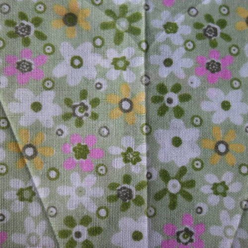 X 1 coupon de tissu vert motif fleur multicolore coton pour patchwork 45 x 45 cm 