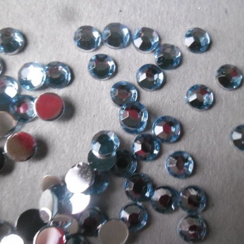 X 100 strass 5 mm à coller couleur bleu léger à facette 