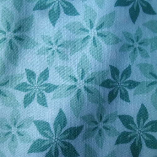 X 1 coupon de tissu récréatys patchwork fond vert motif fleur verte 100% coton 45 x 55 cm 