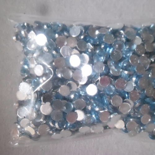 X 100 strass facette de couleur bleu à coller de 3 mm de diamètre 