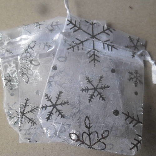 X 10 sachets/pochette cadeau organza fond blanc motif flocon de neige argenté 7 x 9 cm 