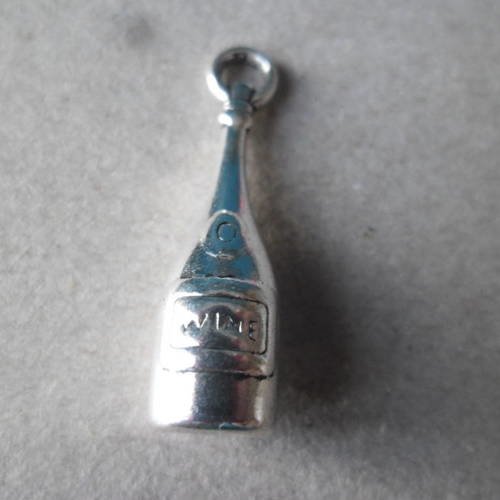 X 2 pendentifs/breloque forme bouteille motif"wine" argent vieilli 28 x 8 mm 