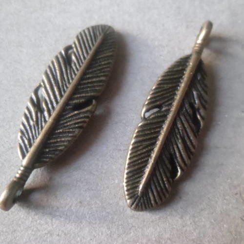 X 5 pendentifs en forme de plume en métal couleur bronze 30 x 9 mm 
