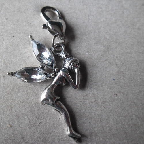X 2 pendentifs forme fée à strass blanc argenté 41 x 25 mm 