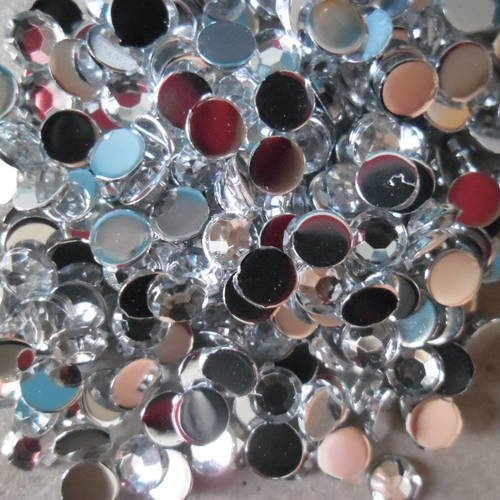 X 100 strass  de couleur blanc facette à coller en acrylique 4 mm 