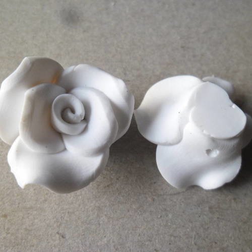 X 5 perles fleur couleur blanc en pâte polymère 23 x 15 mm 