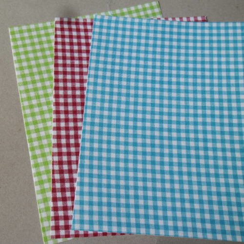 X 3 coupons de tissu coton adhésif à carreaux blanc en vert,bleu rouge 15 x 20 cm 