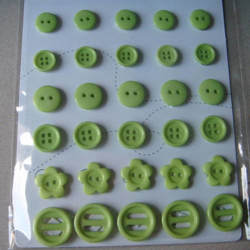X 30 boutons assortis de couleur vert de difféents modèles en résine 