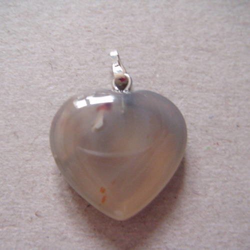 X 1 pendentif breloque cœur taupe clair en verre ,bélière argenté 28 x 20 mm 