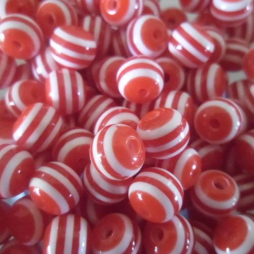 X 10 perles ronde de couleur rouge en résine 8 mm 