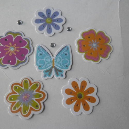 X 6 stickers de 5 fleurs de différents modèles,1 papillon et 3 strass blanc à coller 