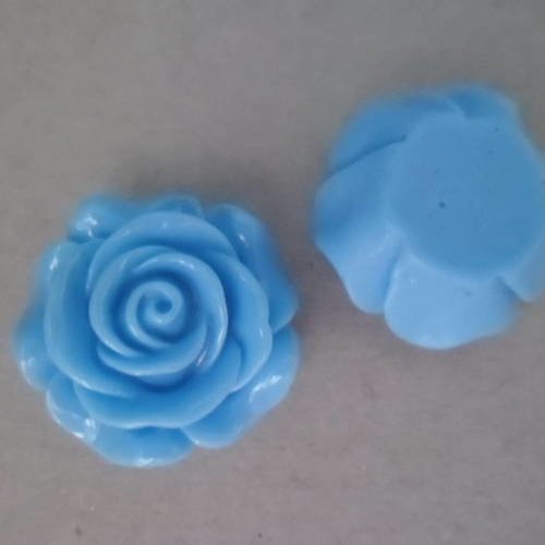 X 1 cabochon grosse fleur en résine de couleur bleu 28 x 27  x 15 mm. 