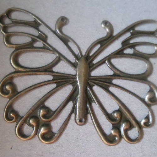 X 1 grand connecteur filigrané fer papillon couleur bronze 6,6 x 5 cm 