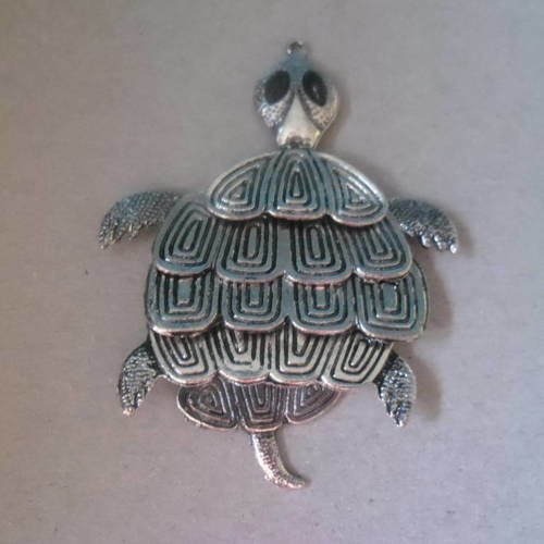 X 1 grand pendentif/breloque tortue  strass noir argenté tibétain 7 x 5 cm 