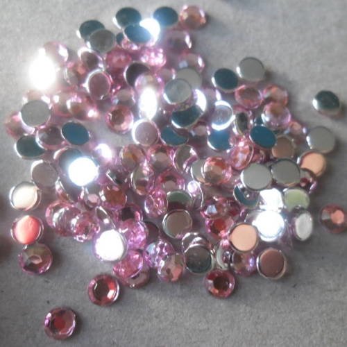 X 100 strass à coller de couleur rose de 4 mm de diamètre