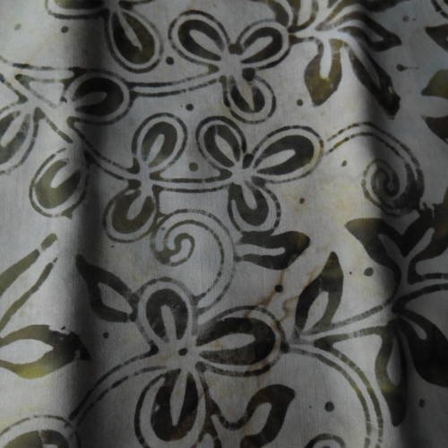X 1 coupon de tissu patchwork tilda 100% coton à fond beige fleurs kaki 46 x 54 cm