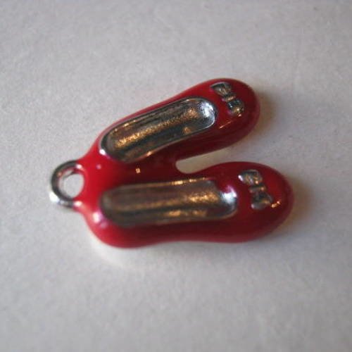 X 2 pendentifs breloque chaussures email rouge 19 x 14 mm