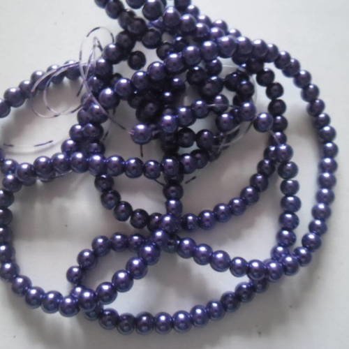 20 perles rondes 4 mm en verre violet nacré