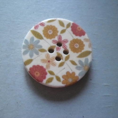 1 boutons bois rond  motif fleur à 4 trous 30 mm 