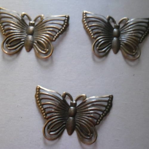 2 pendentifs papillons bronze 4,3 x 2,8 cm. 
