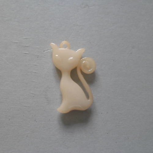 2 pendentifs breloque chat beige acrylique 4,2 x 2,6 cm 