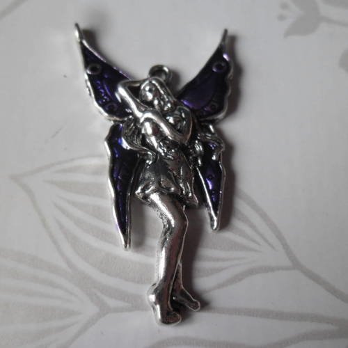 1 pendentif breloque charm fée  aux ailes violette émail métal argenté 