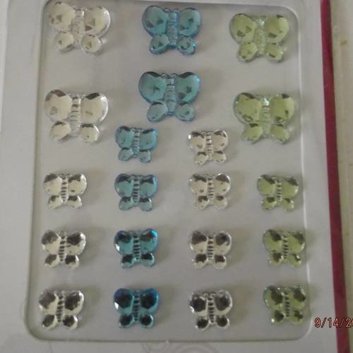 Kit de 20 strass demi papillons vert,bleu,blanc autocollants 