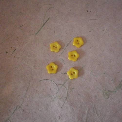 Lot de 5 boutons jaune résine fleur 2 trous 12 mm 