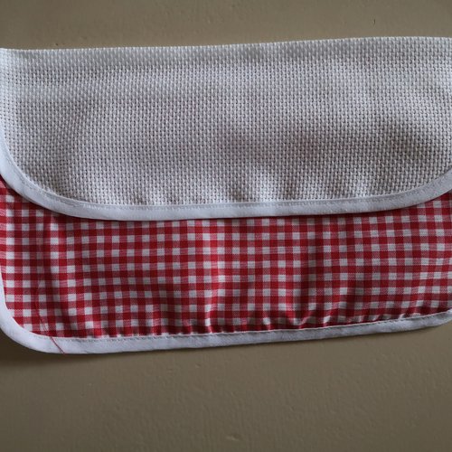 Pochette à broder vichy rouge